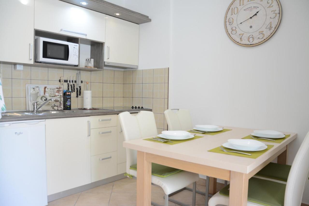 Apartments Marina Ražanac Eksteriør billede